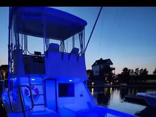 Hatteras 32 Flybridge Fisherman