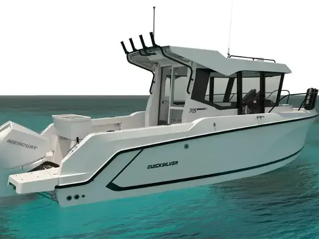 Quicksilver 705 Pilothouse