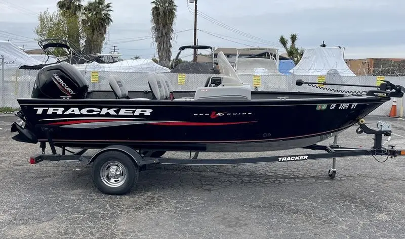 2019 Tracker pro guide™ v-16 sc