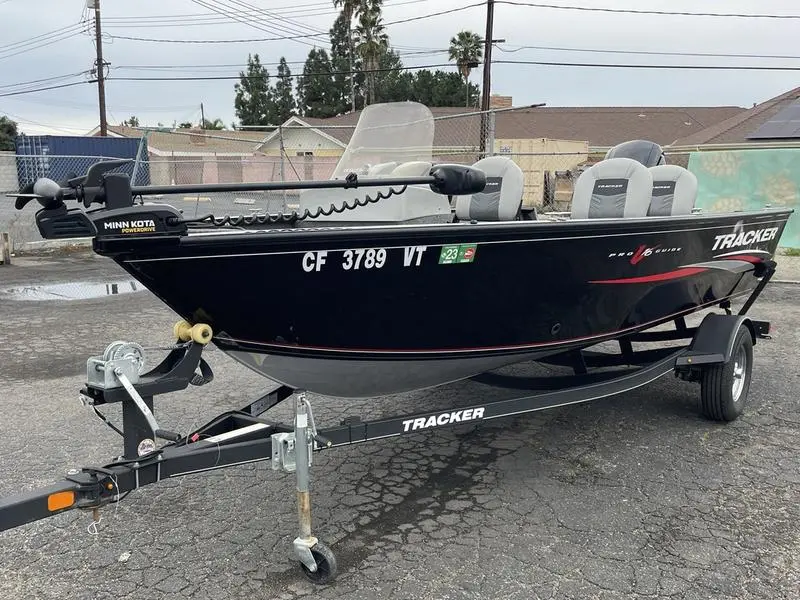 2019 Tracker pro guide™ v-16 sc