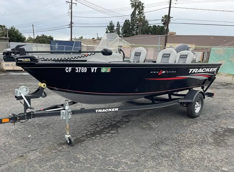 2019 Tracker pro guide™ v-16 sc