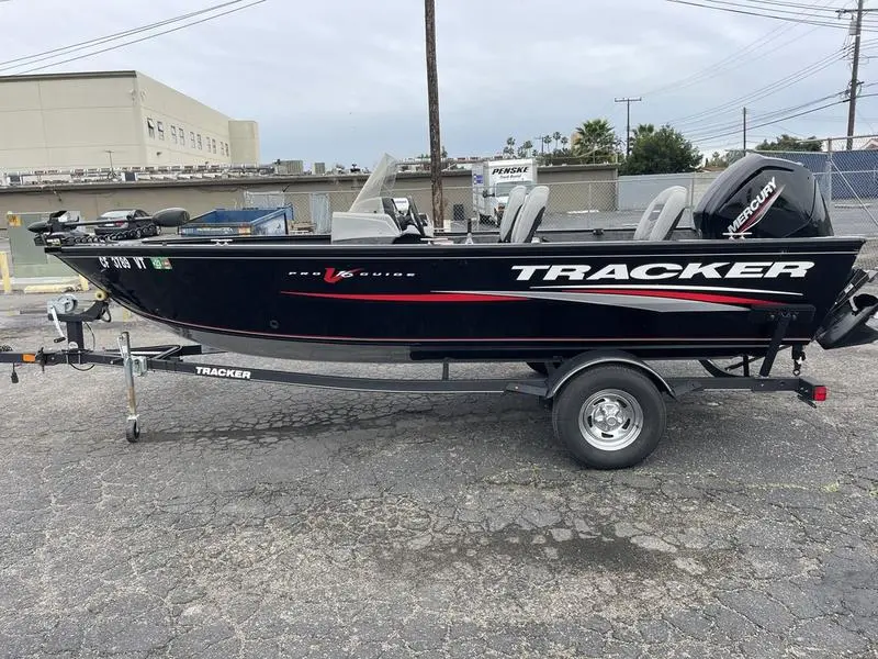 2019 Tracker pro guide™ v-16 sc