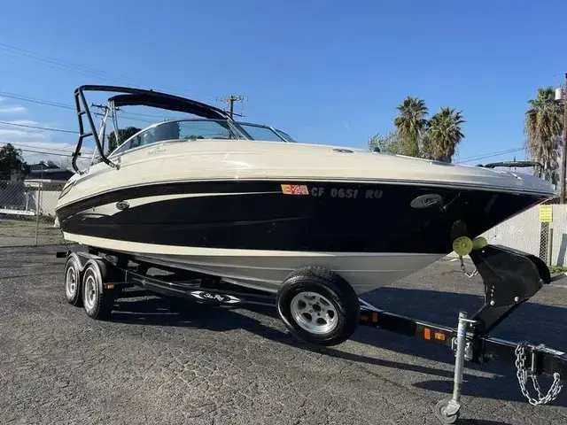 Sea Ray 240 Sun Deck