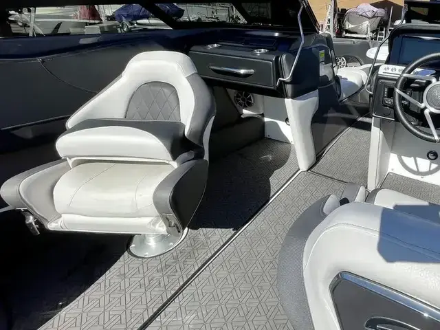 Crownline 240 SS LPX