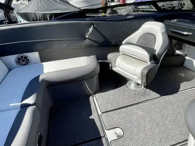 Crownline 240 SS LPX