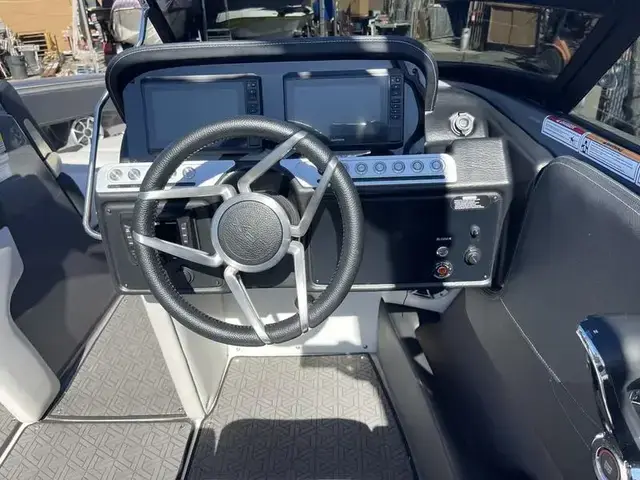 Crownline 240 SS LPX