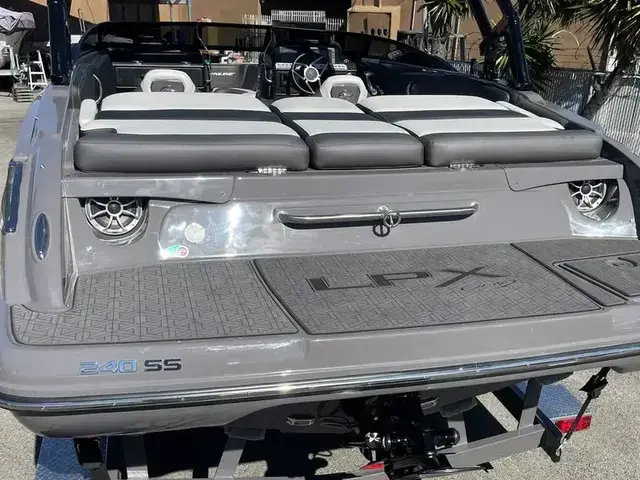 Crownline 240 SS LPX