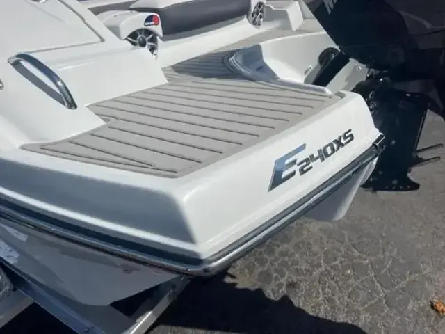 Crownline E240 XS