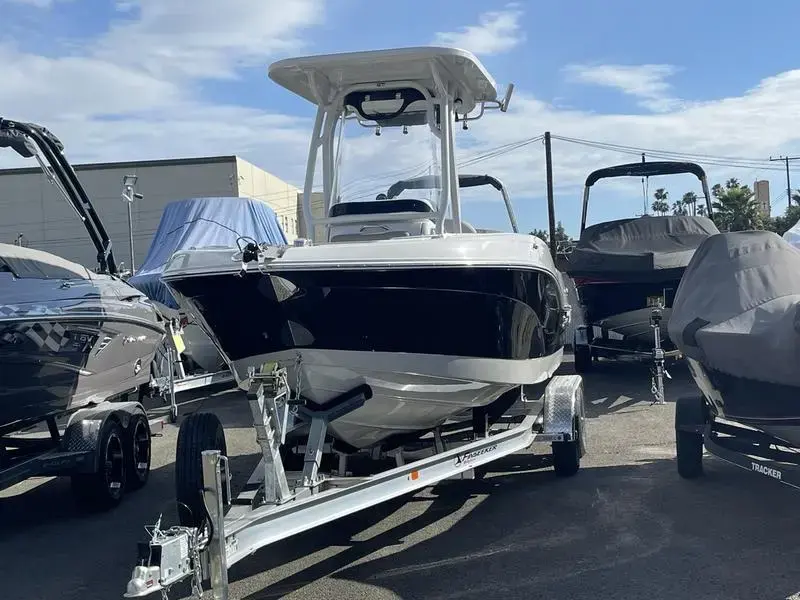 2024 Crownline 220 cc