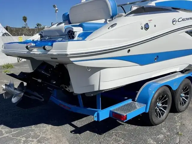 Crownline E235