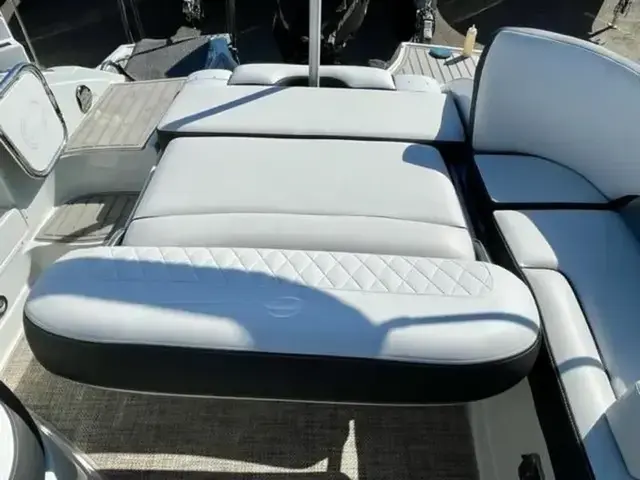 Crownline E240 XS