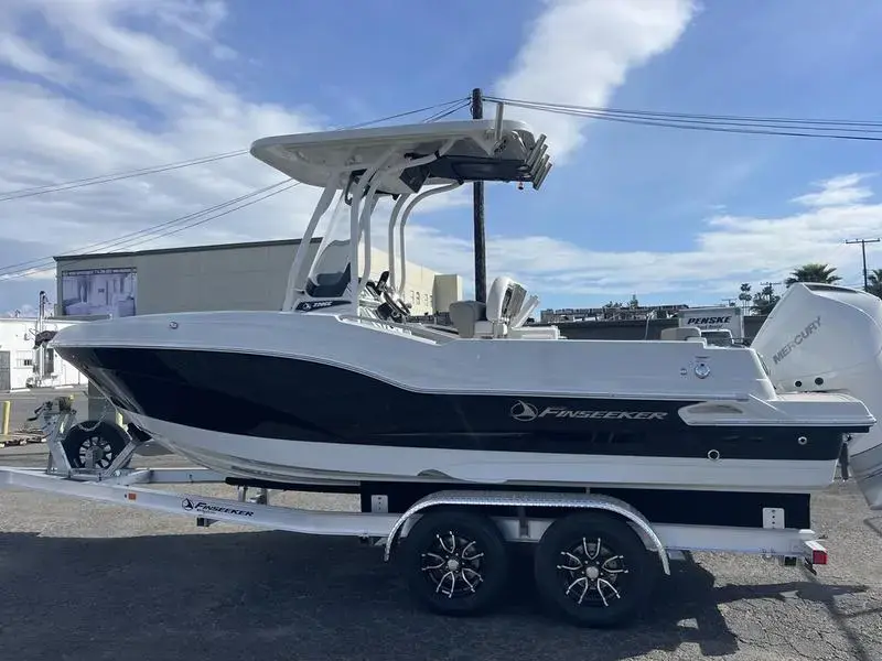 2024 Crownline 220 cc