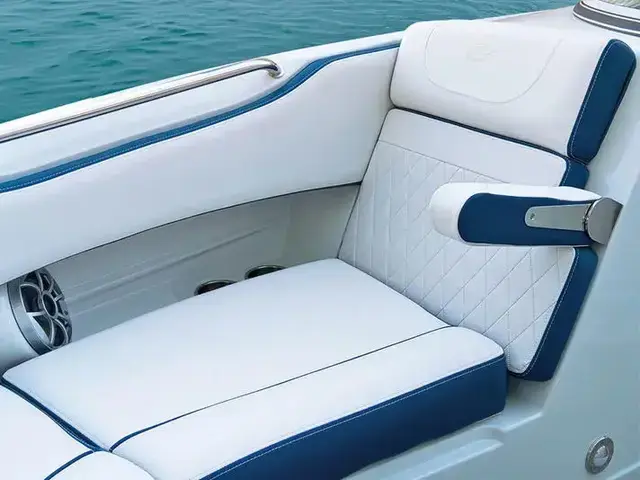 Crownline E235