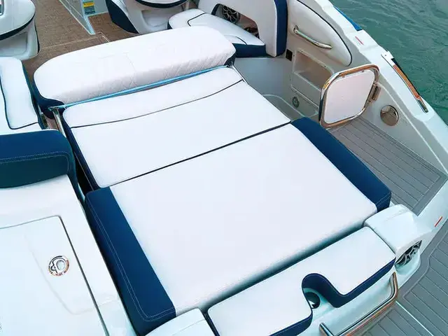 Crownline E235