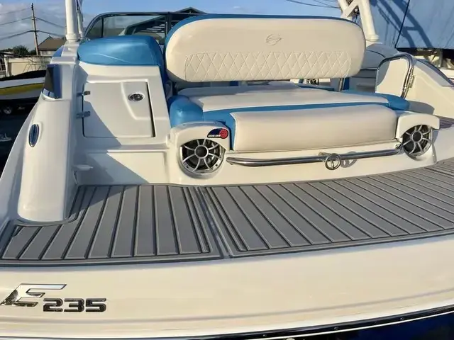 Crownline E235