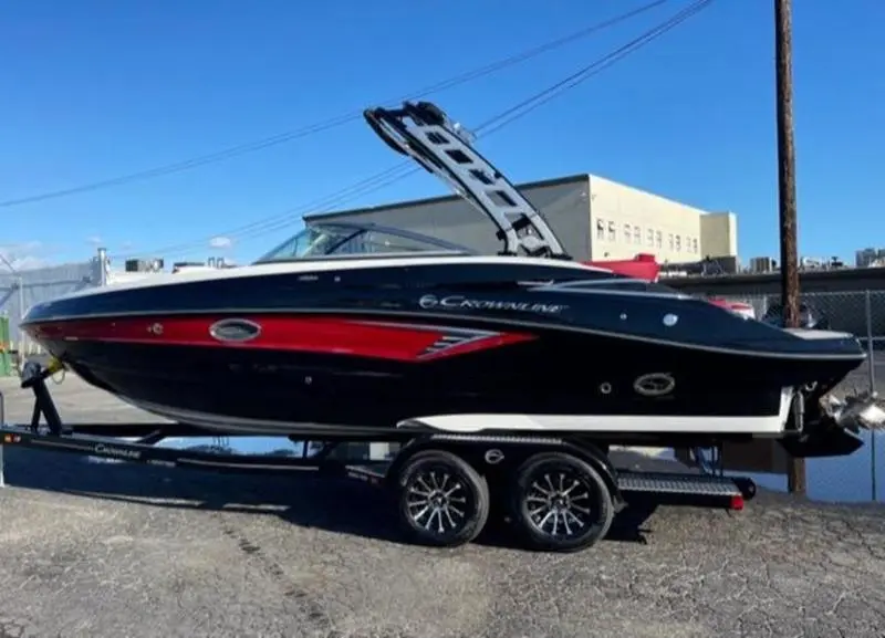 2023 Crownline 260 ss