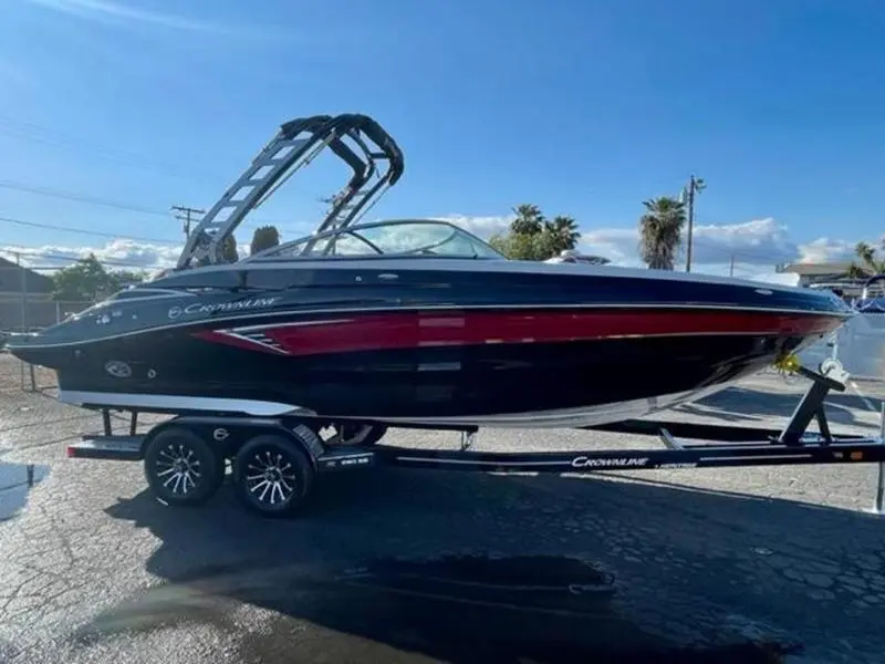 2023 Crownline 260 ss