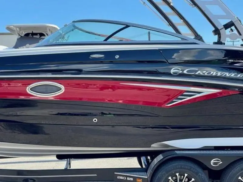 2023 Crownline 260 ss