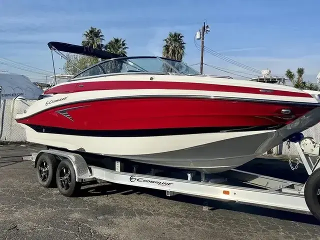 Crownline E240 XS