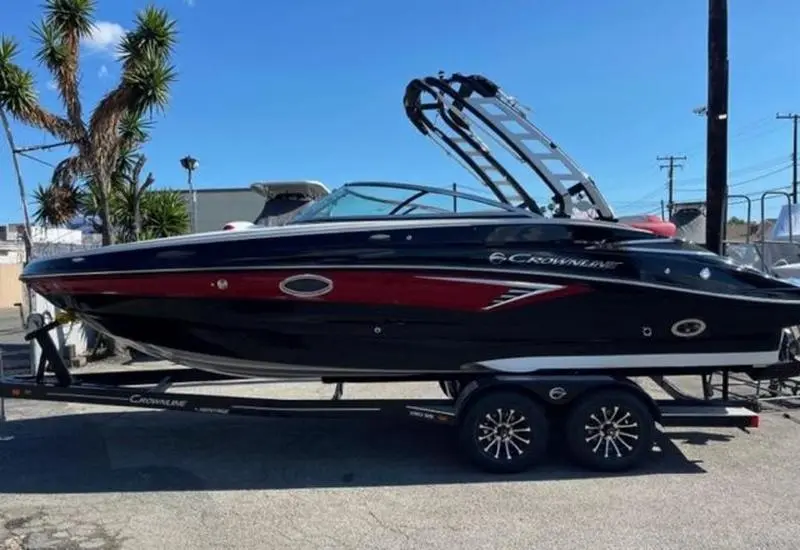 2023 Crownline 260 ss