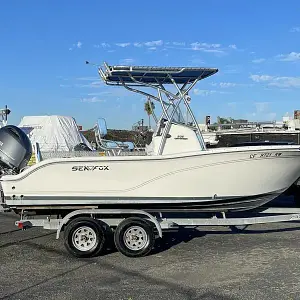 2017 Sea Fox Boats 206 Commander