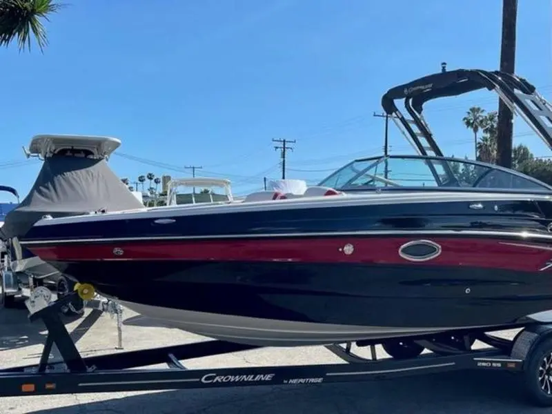 2023 Crownline 260 ss