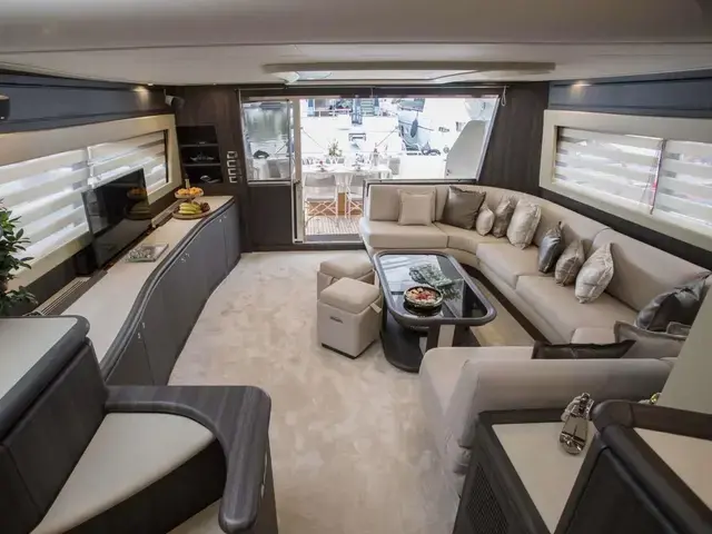 Ferretti Yachts 76