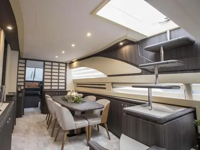 Ferretti Yachts 76