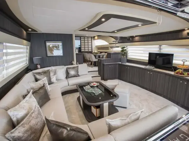 Ferretti Yachts 76