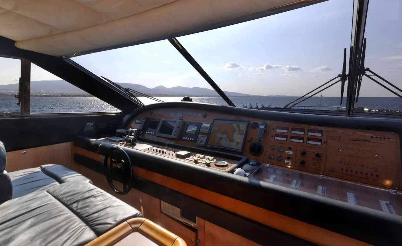 2004 Ferretti 76