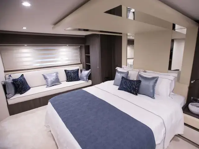 Ferretti Yachts 76