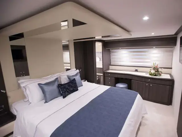 Ferretti Yachts 76