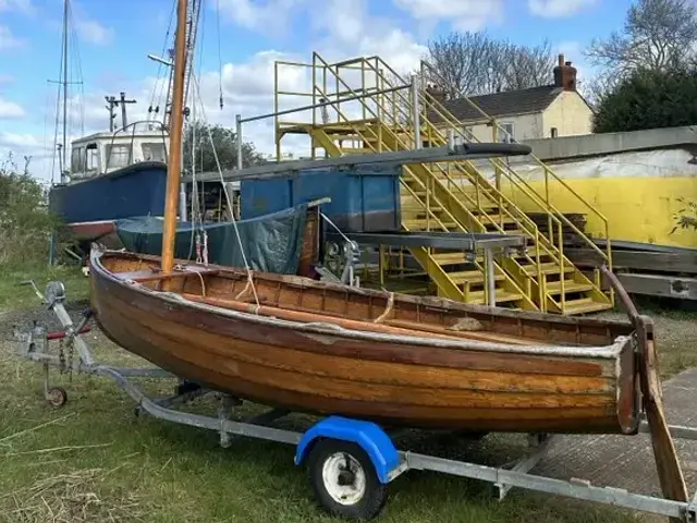 Classic 12' Clinker Sailing Dinghy