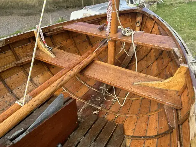 Classic 12' Clinker Sailing Dinghy