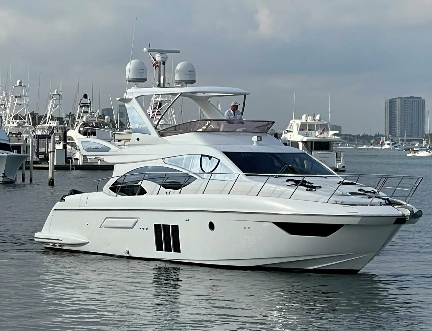 2014 Azimut flybridge