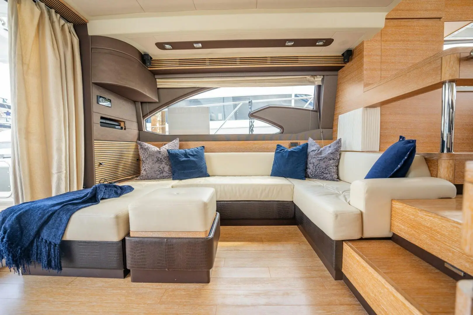 2014 Azimut flybridge