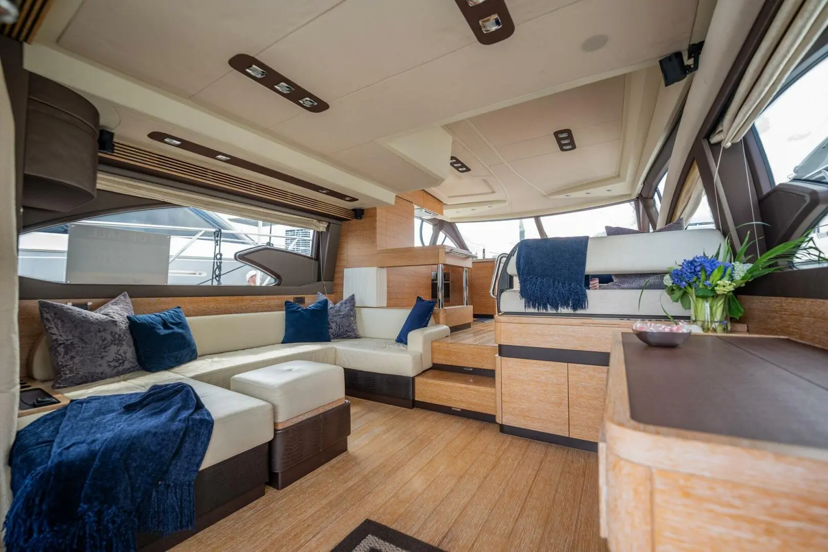 2014 Azimut flybridge