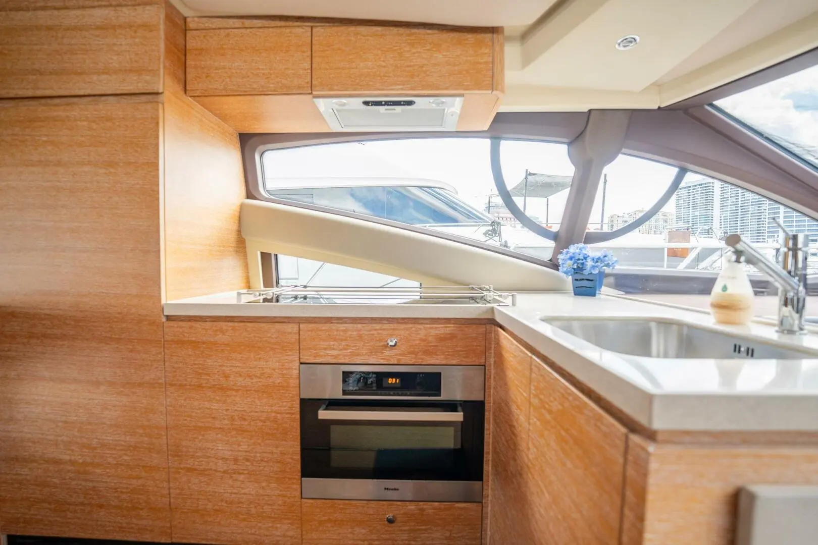 2014 Azimut flybridge