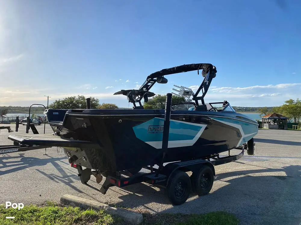 2022 Mercruiser 25 wtsurf