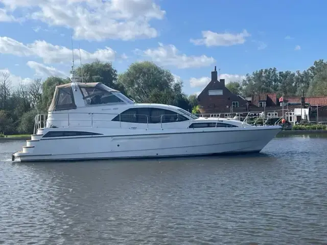 Broom Boats 425