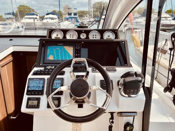 2018 Sealine c330