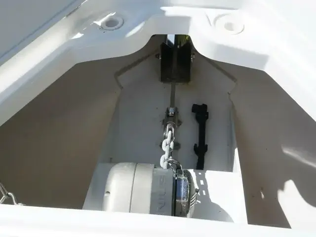 Cruisers Yachts 328 Bow Rider