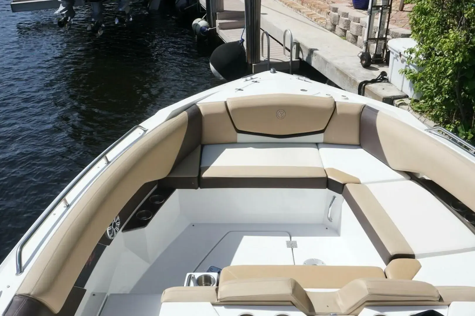 2015 Cruisers 328 bow rider