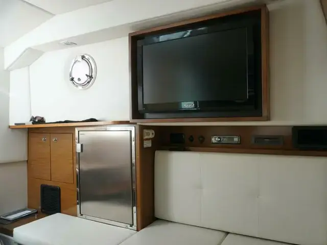 Cruisers Yachts 328 Bow Rider