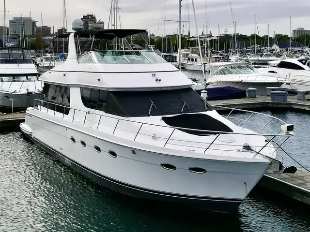 Carver 570 Voyager Pilot House