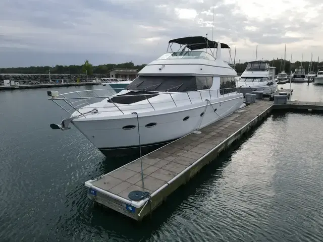 Carver 570 Voyager Pilot House