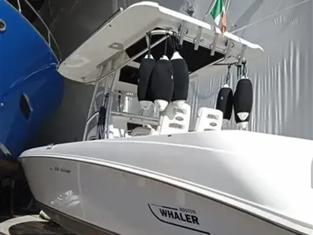 Boston Whaler 320 Outrage