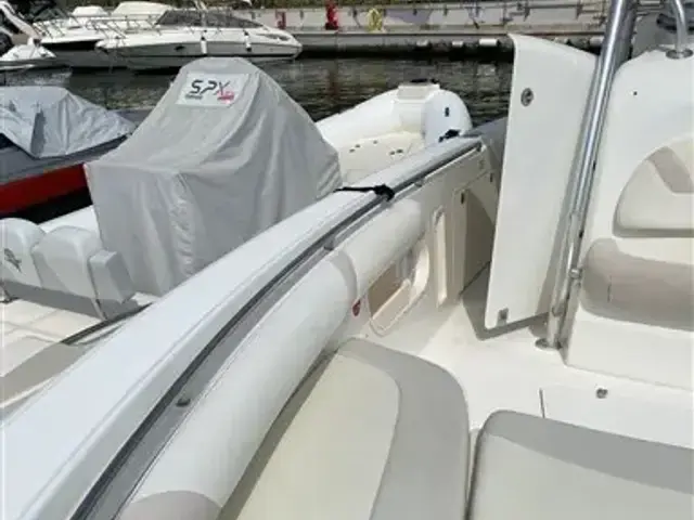 Boston Whaler 320 Outrage