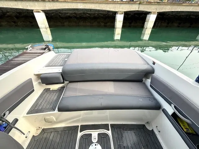 2007 Bayliner 652 cuddy cabin