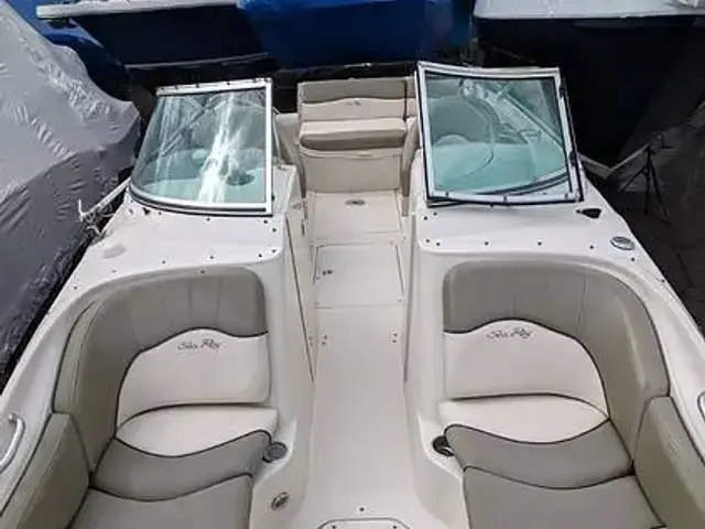 Sea Ray 240 Sundeck